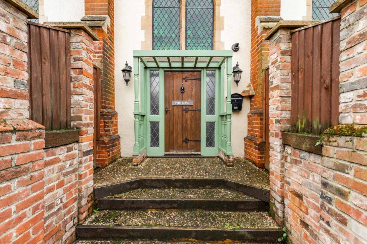 Host & - The Nave * Gorleston-On-Sea